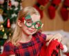 Weihnachten Green i Brille mit kleinem Elf Hut drauf